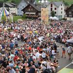 3'500 Personen haben den Weg nach Oberiberg für den «Donnschtig-Jass» gefunden.
